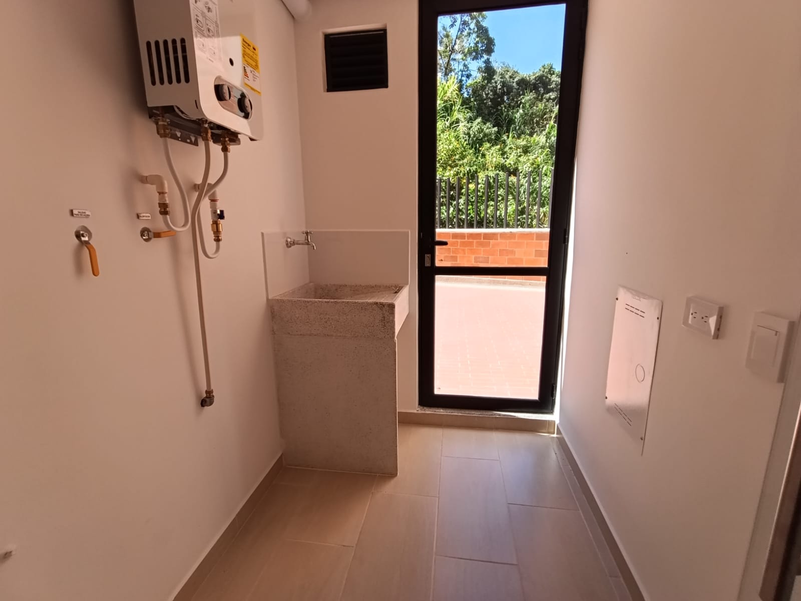 Apartamento en arriendo en Camino Verde, Envigado · foto 13 de 16