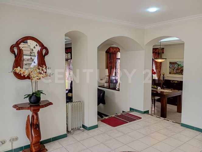 Casa de 6 alcobas en venta en La Virgen Sector La Balsa, Chía, 359 m² · foto 2 de 20