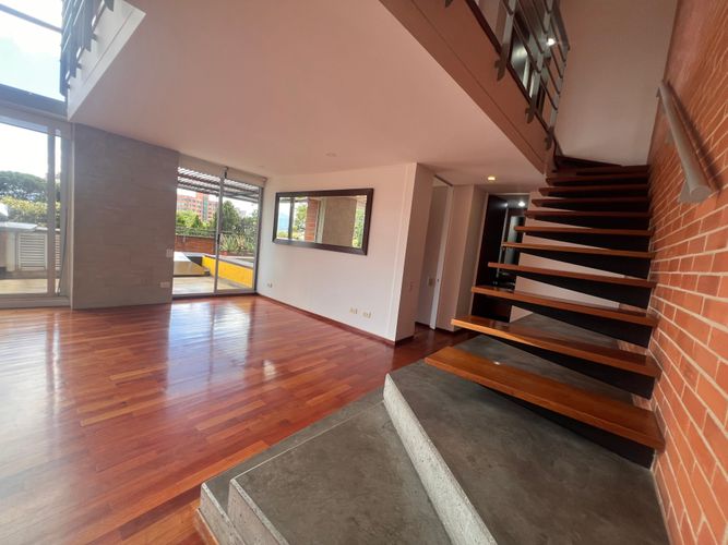 Apartamento de 3 alcobas en arriendo en Los Naranjos, Medellín, 270 m² · foto 3 de 19