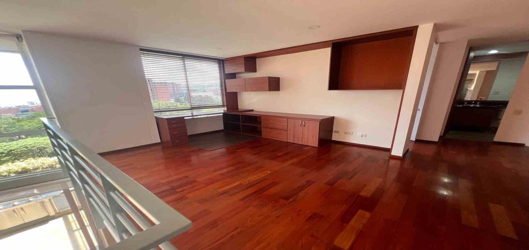 Apartamento de 3 alcobas en arriendo en Los Naranjos, Medellín, 270 m² · foto 6 de 19