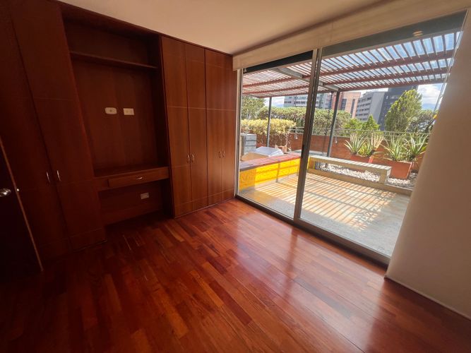 Apartamento de 3 alcobas en arriendo en Los Naranjos, Medellín, 270 m² · foto 8 de 19