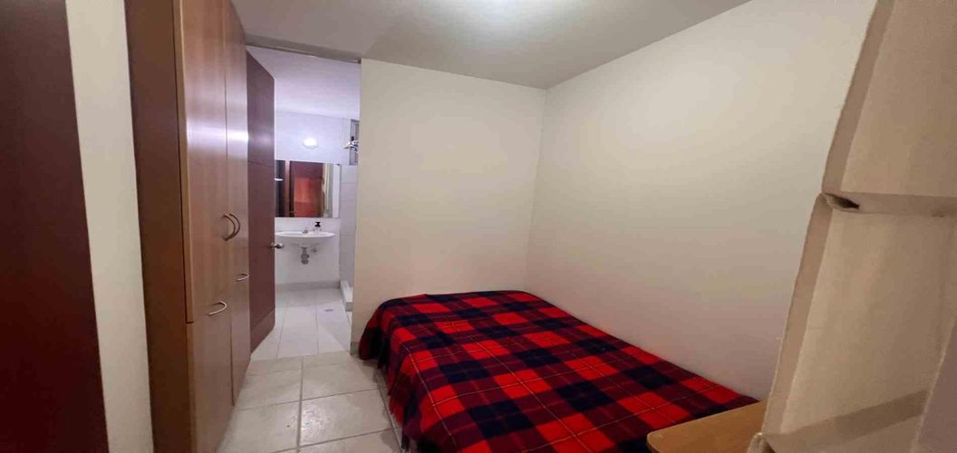 Apartamento de 3 alcobas en arriendo en Los Naranjos, Medellín, 270 m² · foto 9 de 19