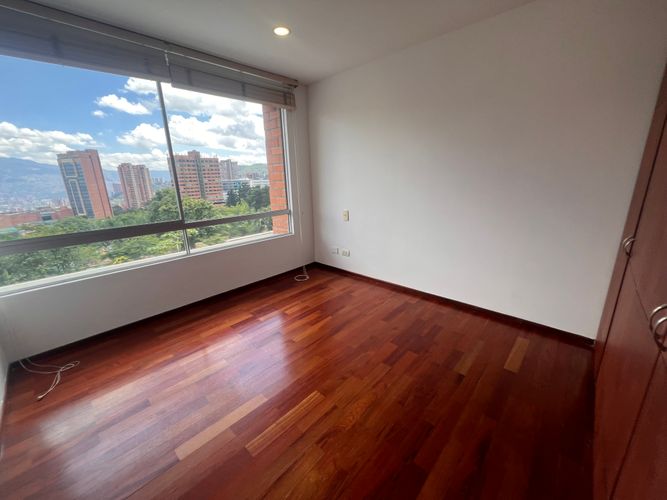 Apartamento de 3 alcobas en arriendo en Los Naranjos, Medellín, 270 m² · foto 10 de 19