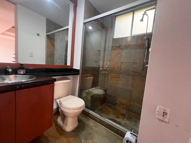 Apartamento de 3 alcobas en arriendo en Los Naranjos, Medellín, 270 m² · foto 11 de 19