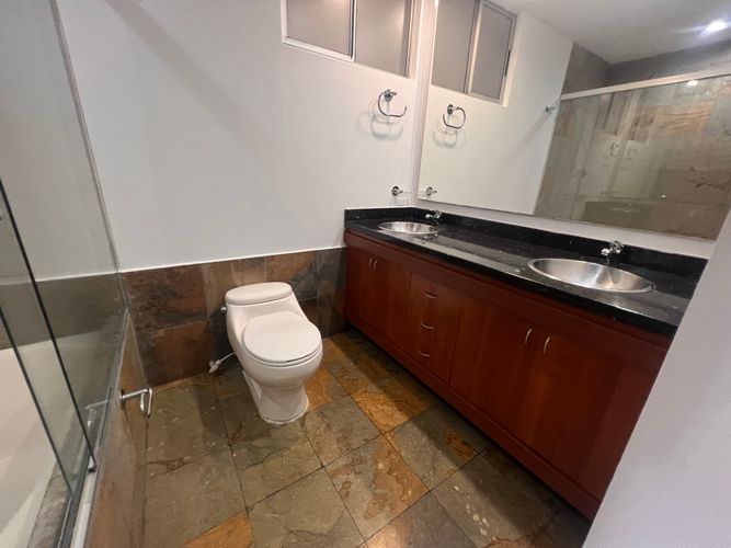 Apartamento de 3 alcobas en arriendo en Los Naranjos, Medellín, 270 m² · foto 12 de 19