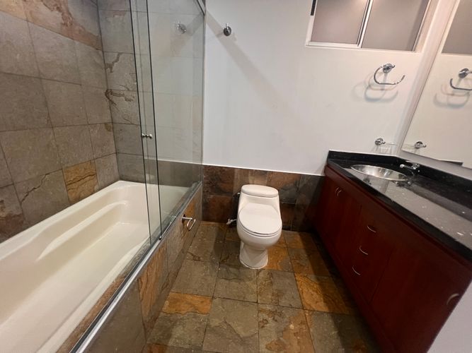 Apartamento de 3 alcobas en arriendo en Los Naranjos, Medellín, 270 m² · foto 13 de 19