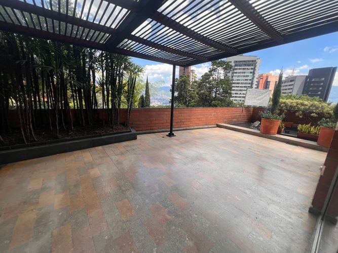Apartamento de 3 alcobas en arriendo en Los Naranjos, Medellín, 270 m² · foto 14 de 19