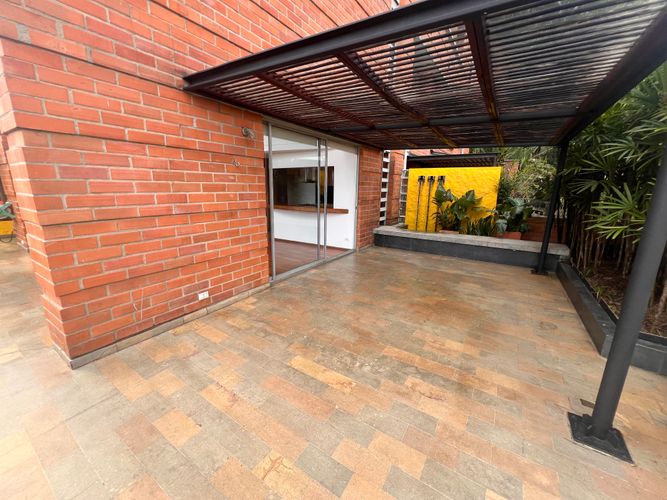 Apartamento de 3 alcobas en arriendo en Los Naranjos, Medellín, 270 m² · foto 15 de 19