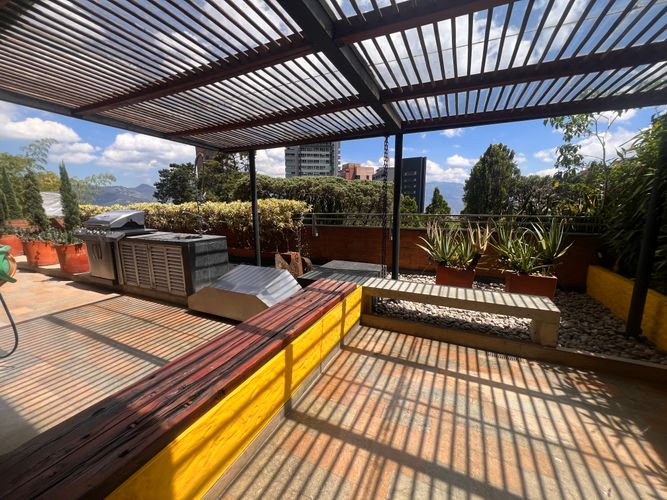 Apartamento de 3 alcobas en arriendo en Los Naranjos, Medellín, 270 m² · foto 19 de 19