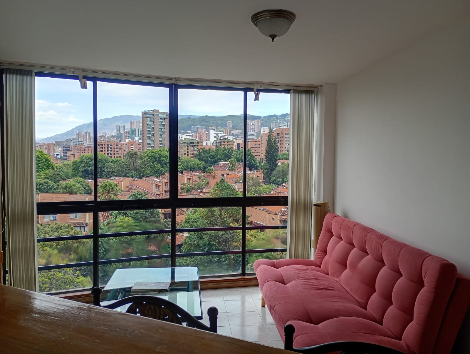 Apartamento en arriendo en El Poblado, Medellín · foto 2 de 12