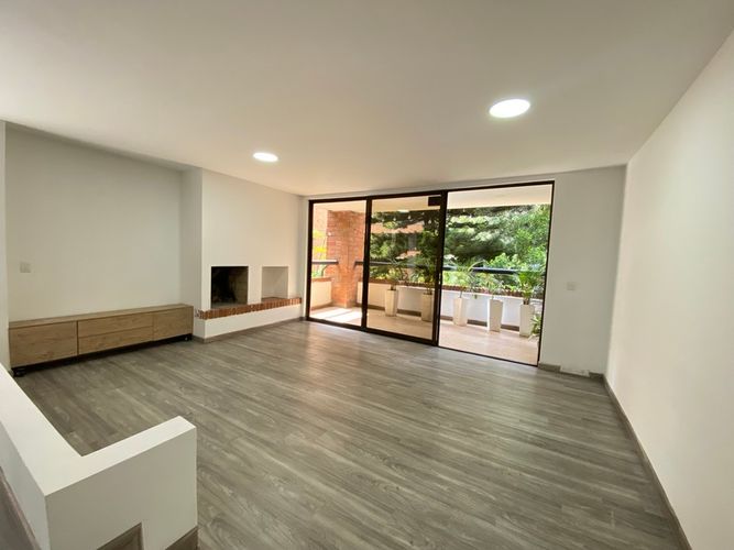 Apartamento de 4 alcobas en arriendo en El Poblado, Medellín, 198 m² · foto 1 de 18