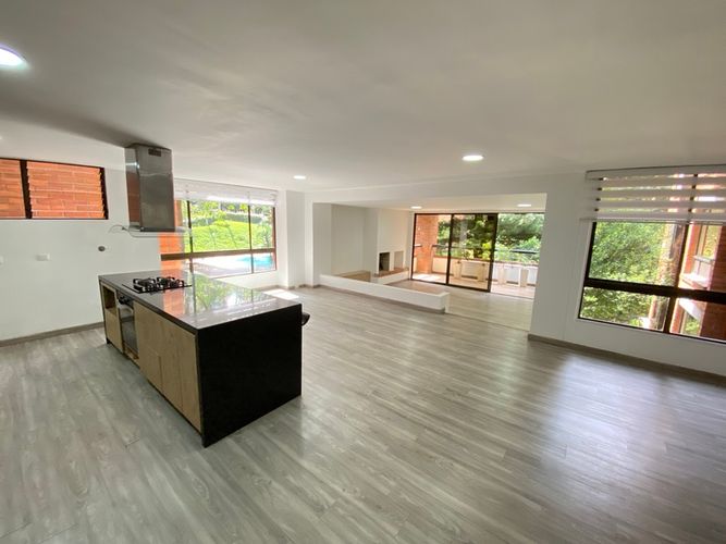 Apartamento de 4 alcobas en arriendo en El Poblado, Medellín, 198 m² · foto 2 de 18