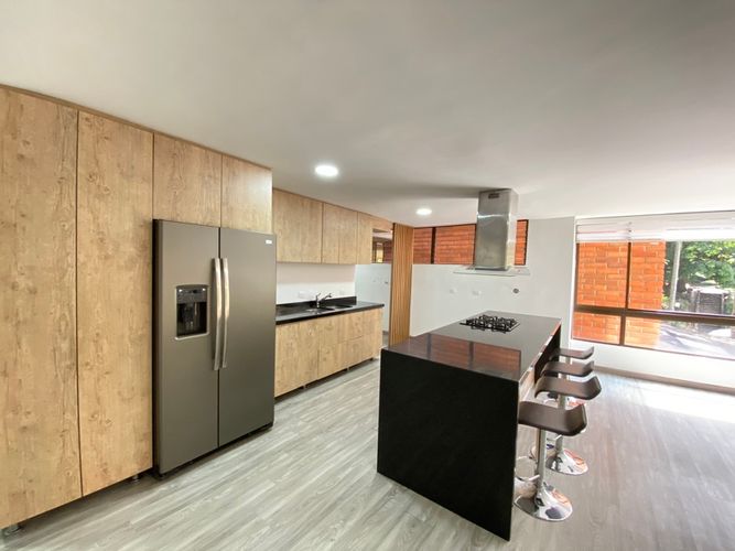 Apartamento de 4 alcobas en arriendo en El Poblado, Medellín, 198 m² · foto 5 de 18