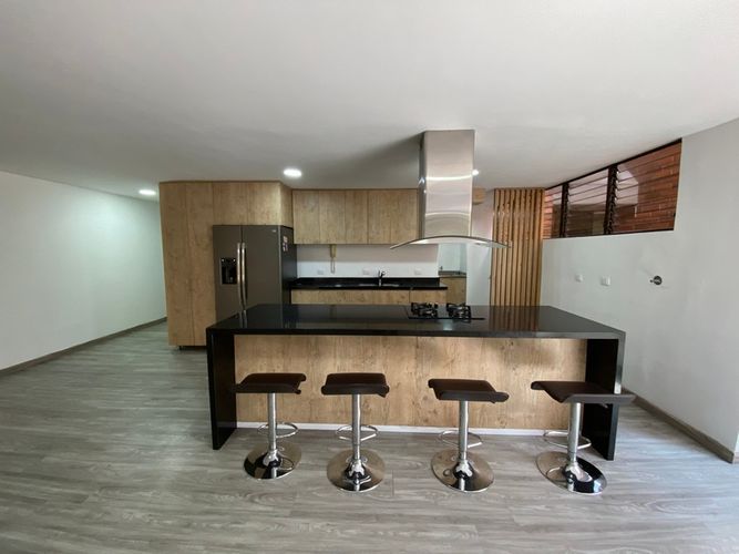 Apartamento de 4 alcobas en arriendo en El Poblado, Medellín, 198 m² · foto 7 de 18