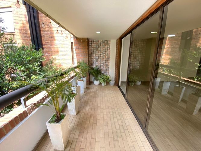 Apartamento de 4 alcobas en arriendo en El Poblado, Medellín, 198 m² · foto 17 de 18