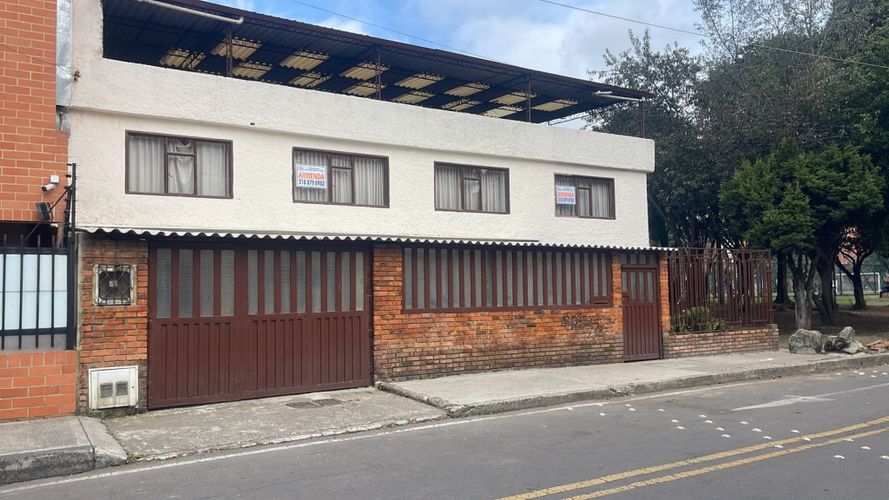 Casa de 9 alcobas en venta en Estrella Del Norte, Bogotá, 570 m² · foto 3 de 24