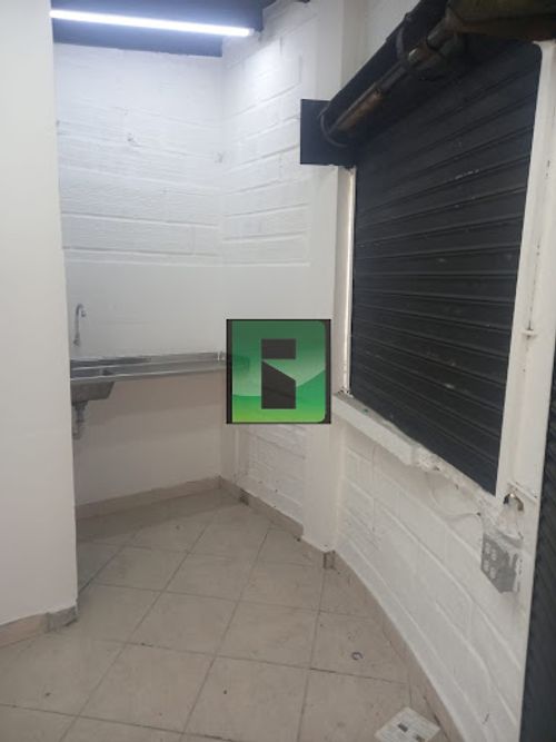 Local en arriendo en Villa Nueva, Medellín, 10 m² · foto 3 de 5