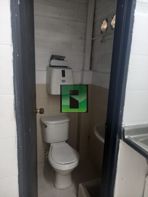 Local en arriendo en Villa Nueva, Medellín, 10 m² · foto 5 de 5