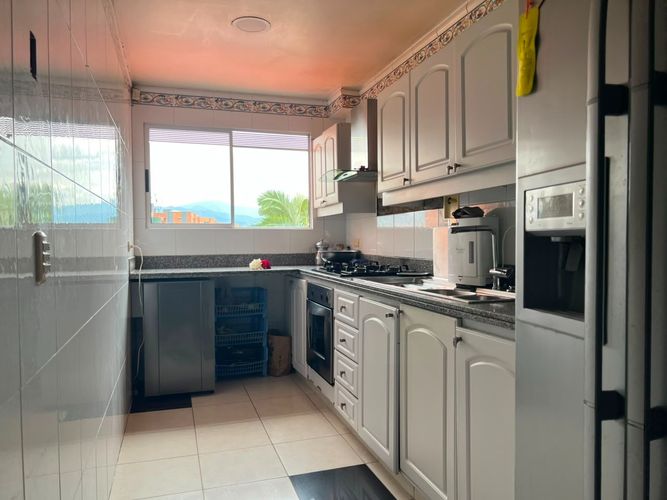 Casa de 5 alcobas en venta en La Pradera, Envigado, 265 m² · foto 6 de 19