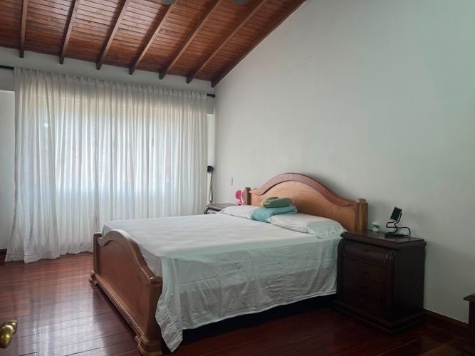 Casa de 5 alcobas en venta en La Pradera, Envigado, 265 m² · foto 9 de 19