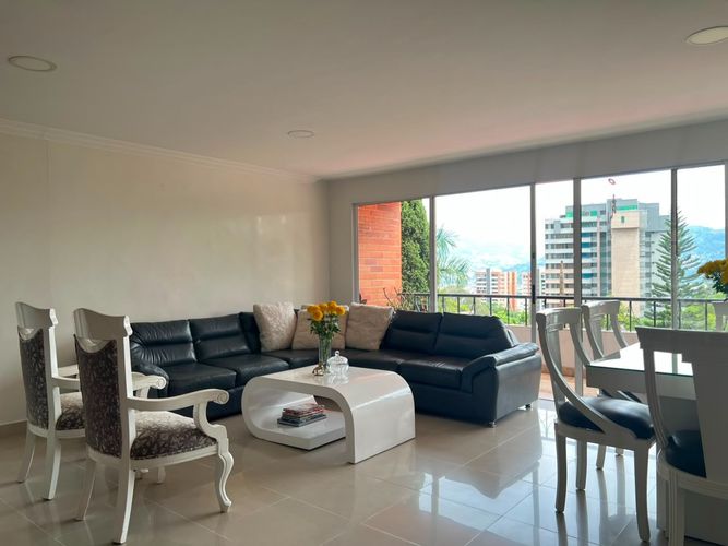 Casa de 5 alcobas en venta en La Pradera, Envigado, 265 m² · foto 2 de 19
