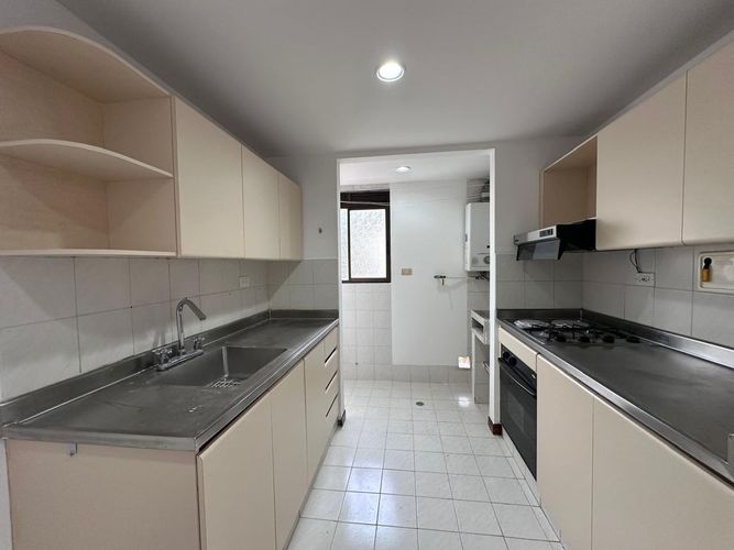 Apartamento de 2 alcobas en venta en El Poblado, Medellín, 69 m² · foto 4 de 17