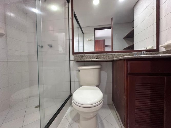 Apartamento de 2 alcobas en venta en El Poblado, Medellín, 69 m² · foto 16 de 17