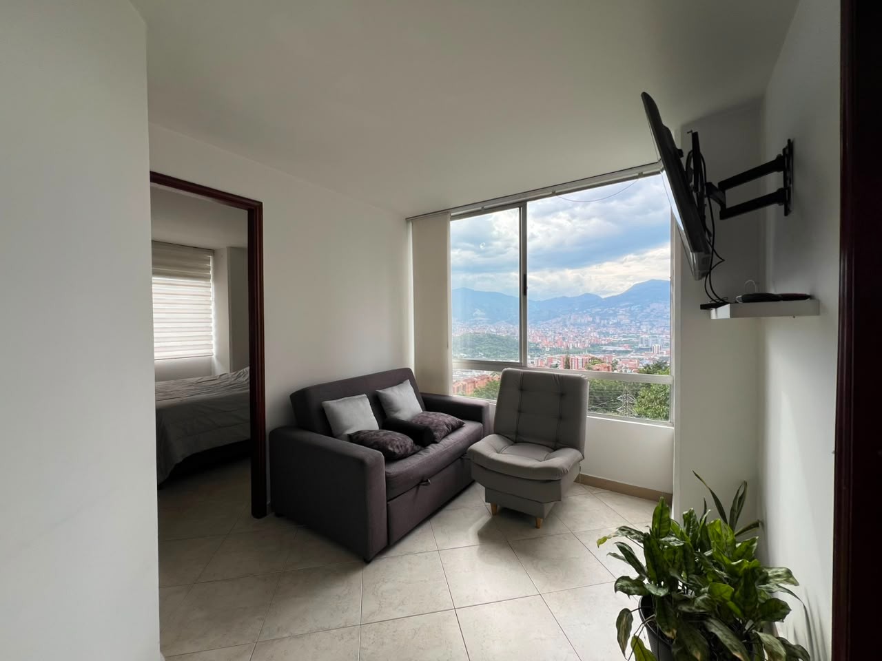 Apartamento en venta en El Poblado, Medellín · foto 2 de 14