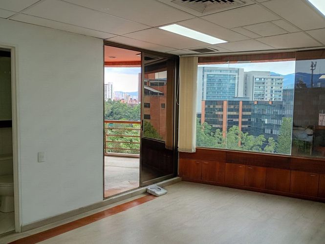 Oficina en arriendo en El Poblado, Medellín, 36 m² · foto 6 de 8