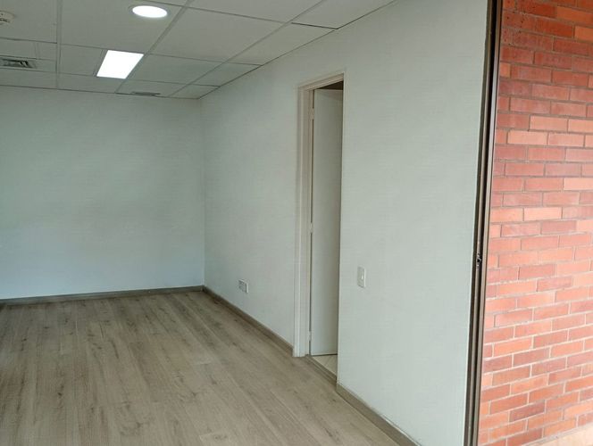 Oficina en arriendo en El Poblado, Medellín, 36 m² · foto 3 de 8