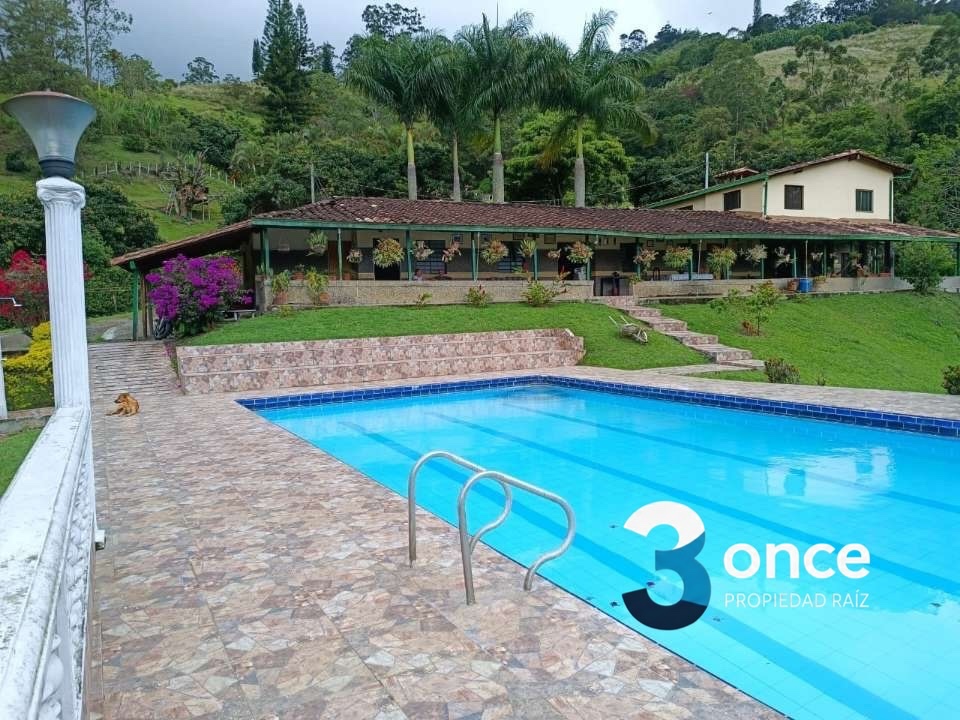 5BR Country House in Centro for Sale