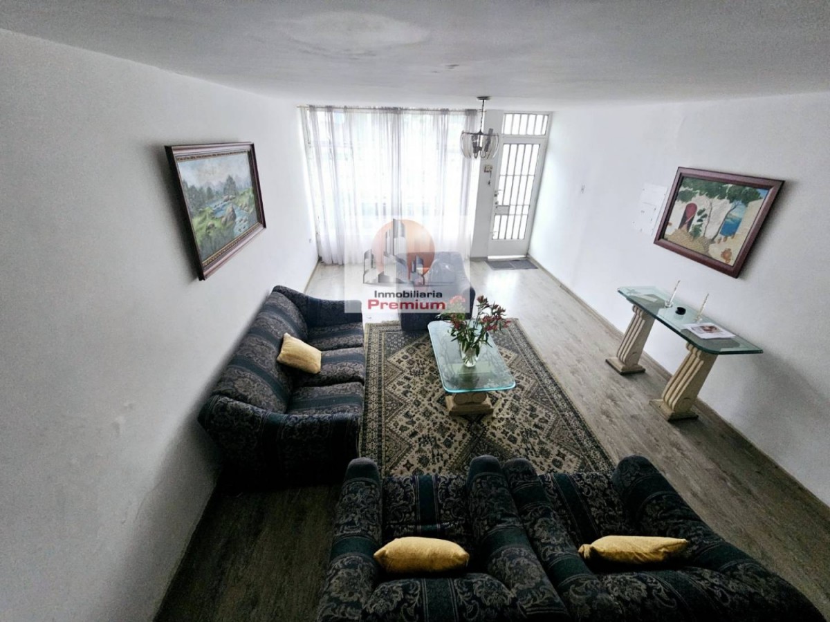 Casa en venta en Galerias, Bogotá · foto 2 de 24