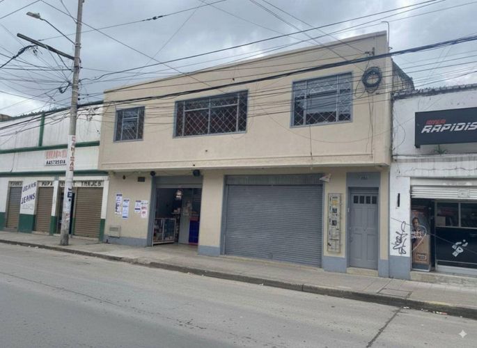 Casa de 3 alcobas en venta en Las Ferias, Bogotá, 230 m² · foto 2 de 10