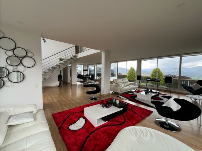 Casa de 4 alcobas en venta en Aposentos Parte Alta, Sopó, 410 m² · foto 3 de 24