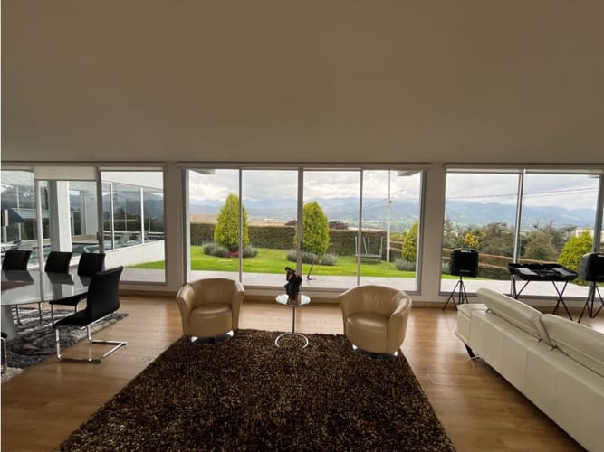 Casa de 4 alcobas en arriendo en Aposentos Parte Alta, Sopó, 410 m² · foto 2 de 24