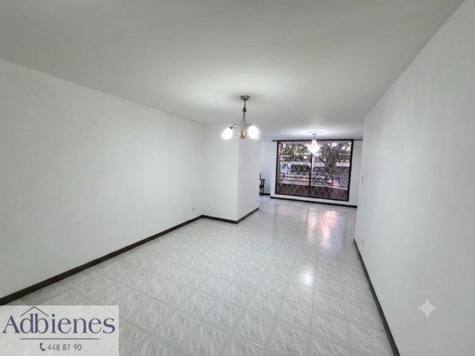 Apartamento de 3 alcobas en venta en Laureles, Medellín, 133 m² · foto 2 de 11