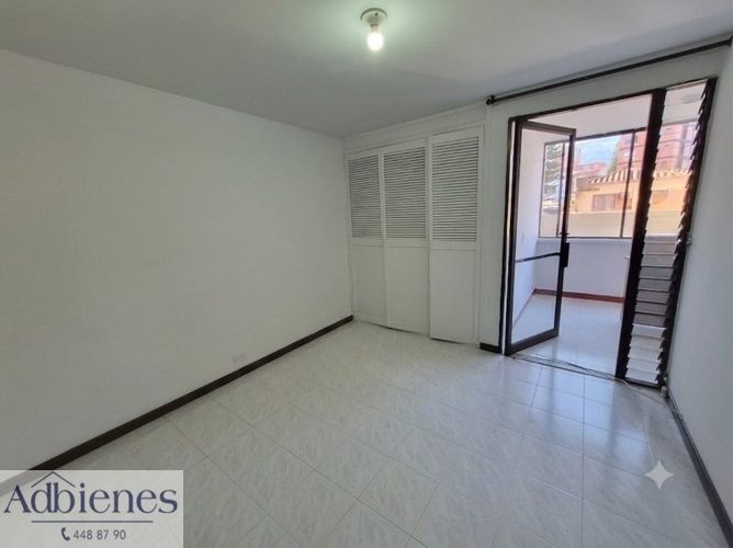 Apartamento de 3 alcobas en venta en Laureles, Medellín, 133 m² · foto 4 de 11