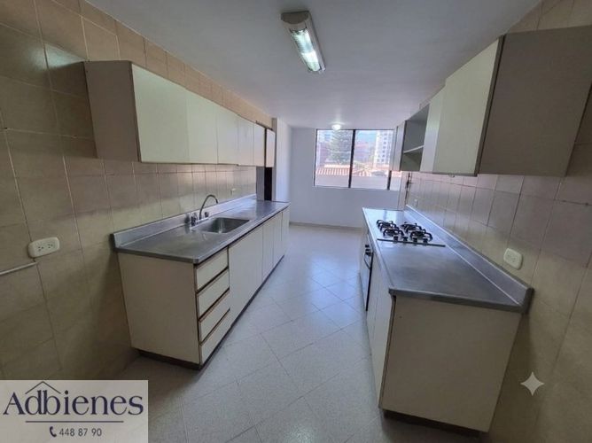 Apartamento de 3 alcobas en venta en Laureles, Medellín, 133 m² · foto 8 de 11