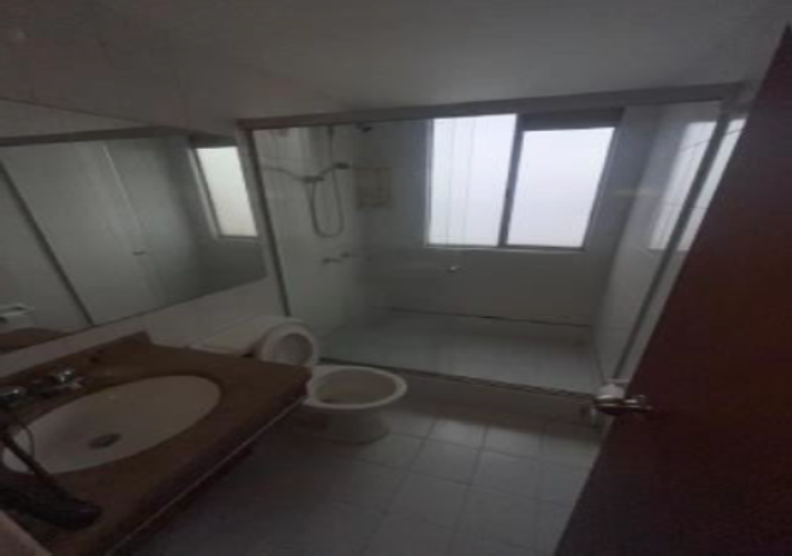 Apartamento de 4 alcobas en venta en Centro Internacional, Bogotá, 108 m² · foto 2 de 18