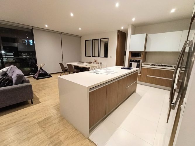 Apartamento de 3 alcobas en venta en Cerros De Suba, Bogotá, 166 m² · foto 2 de 24