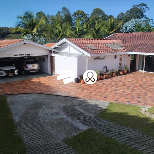 Casa de 4 alcobas en venta en El Carmen de Viboral, 350 m² · foto 2 de 15