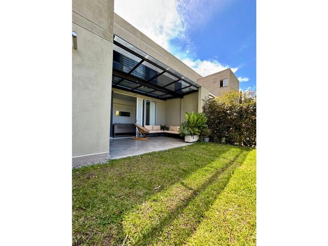 Casa de 3 alcobas en venta en Lomitas, La Ceja, 171 m² · foto 2 de 23