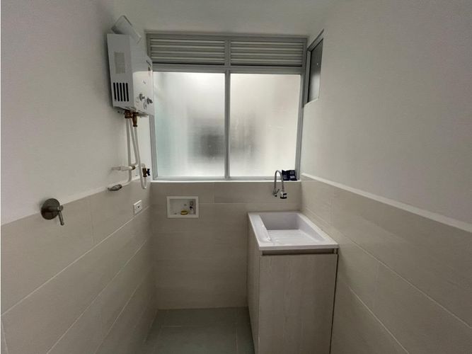 Apartamento de 2 alcobas en venta en Cabañitas, Bello, 65 m² · foto 3 de 12