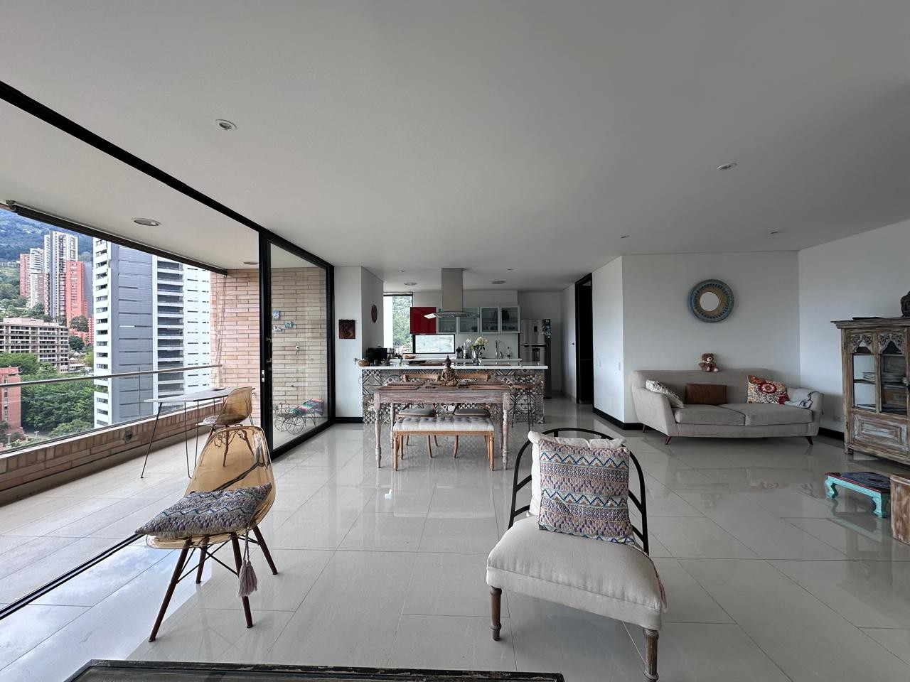 Apartamento en arriendo en El Poblado, Medellín · foto 2 de 19