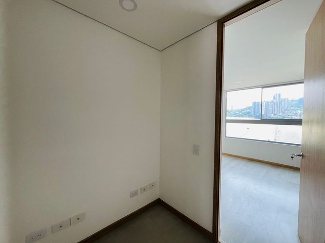 Apartamento de 3 alcobas en venta en San Jose, Sabaneta, 78 m² · foto 13 de 24