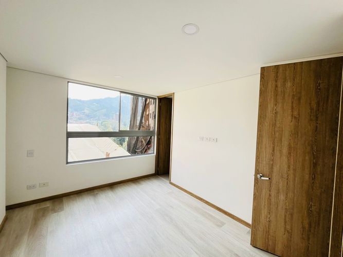 Apartamento de 3 alcobas en venta en San Jose, Sabaneta, 78 m² · foto 19 de 24