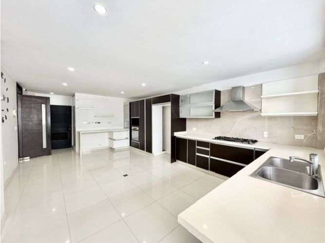 Casa de 3 alcobas en venta en Cristales, Cali, 450 m² · foto 8 de 23
