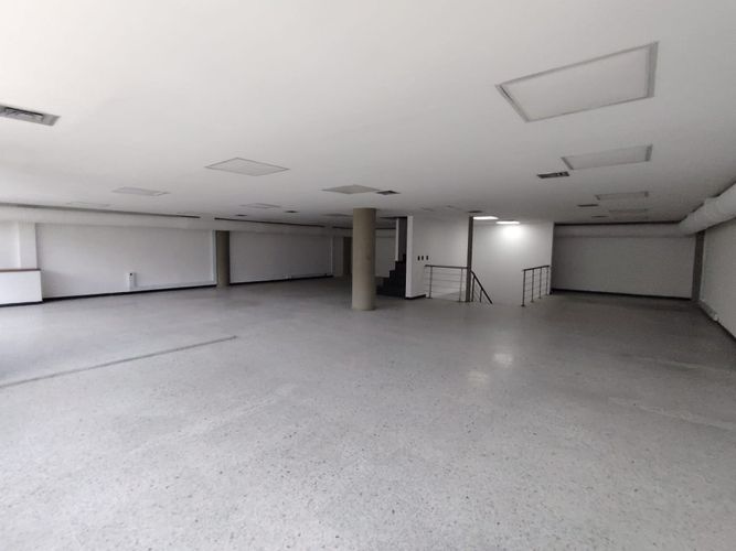 Bodega en arriendo en Las Vegas, Envigado, 598 m² · foto 2 de 13