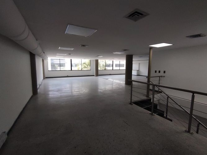 Bodega en arriendo en Las Vegas, Envigado, 598 m² · foto 5 de 13
