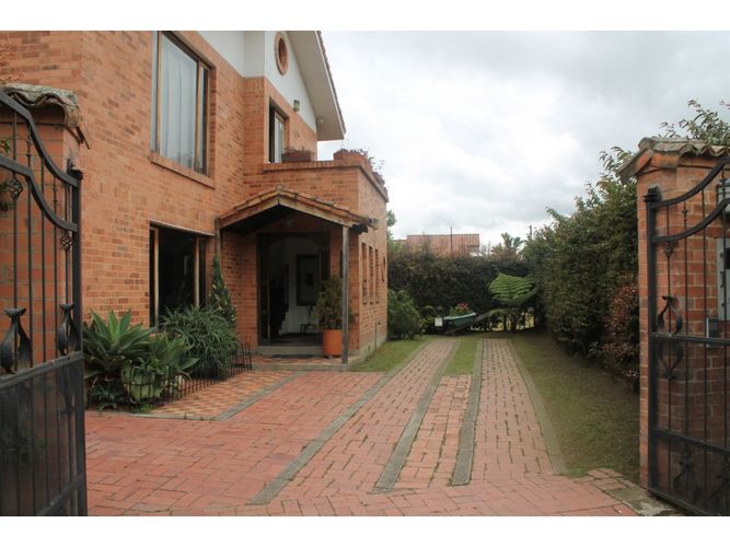 Casa de 3 alcobas en venta en Hacienda Samaria, Chía, 259 m² · foto 2 de 24